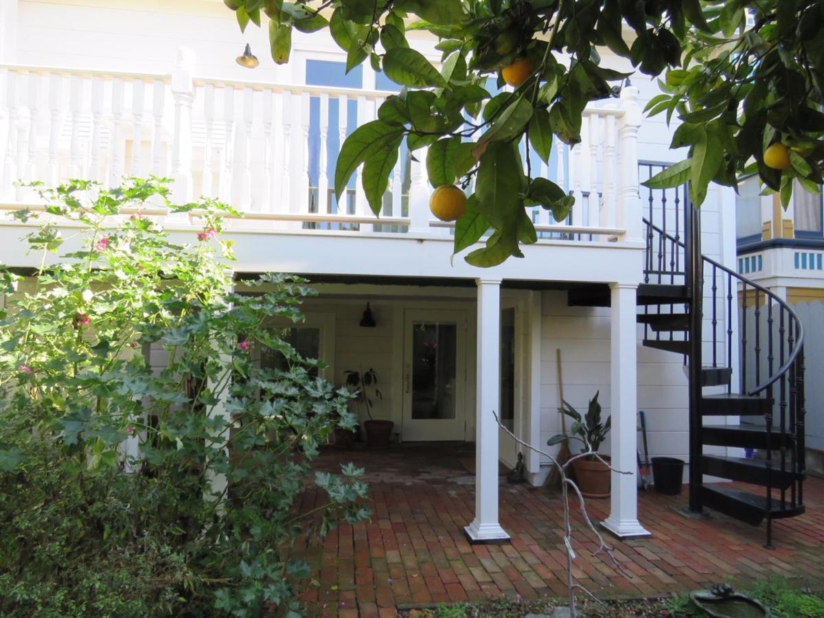 Garden Level Flat In 1885 Queen Anne Victorian Cottage In アラメダ エクステリア 写真