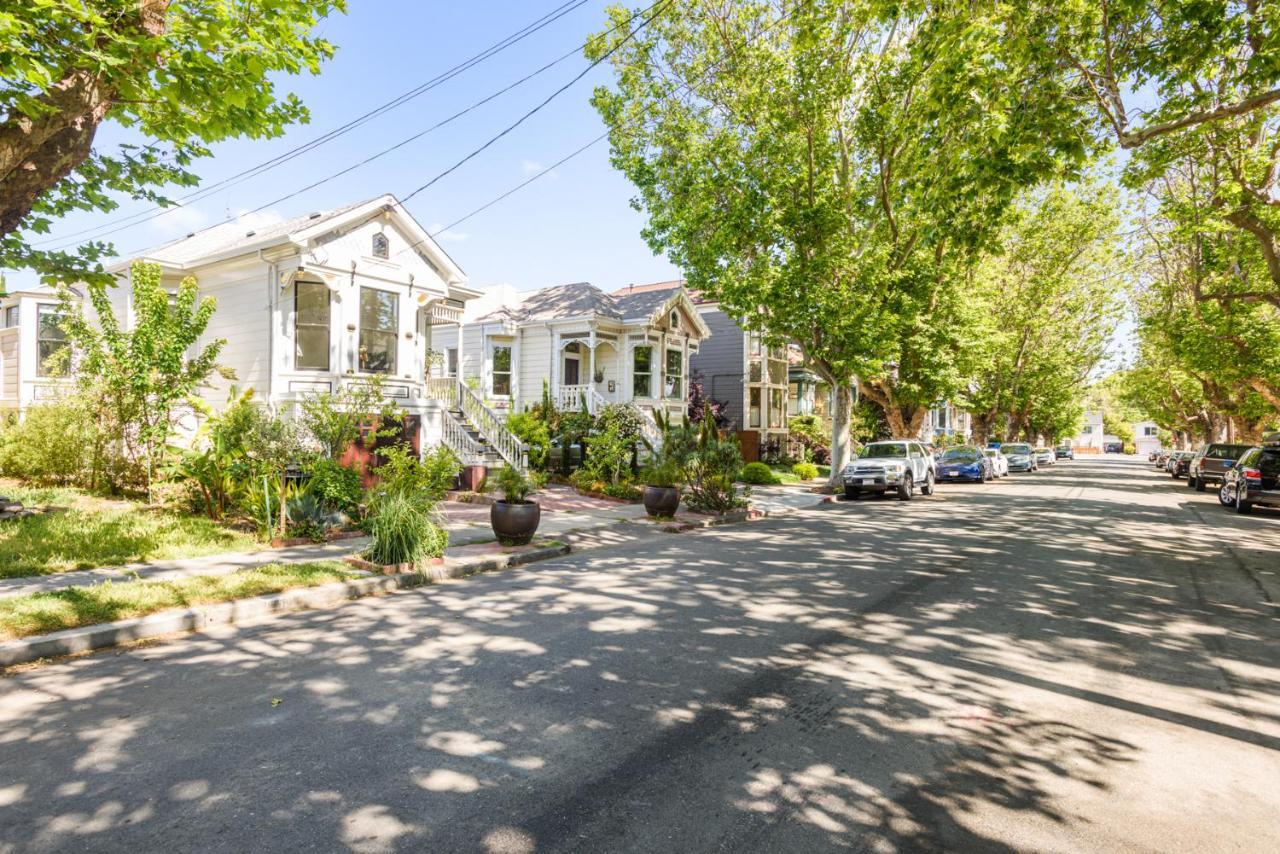 Garden Level Flat In 1885 Queen Anne Victorian Cottage In アラメダ エクステリア 写真