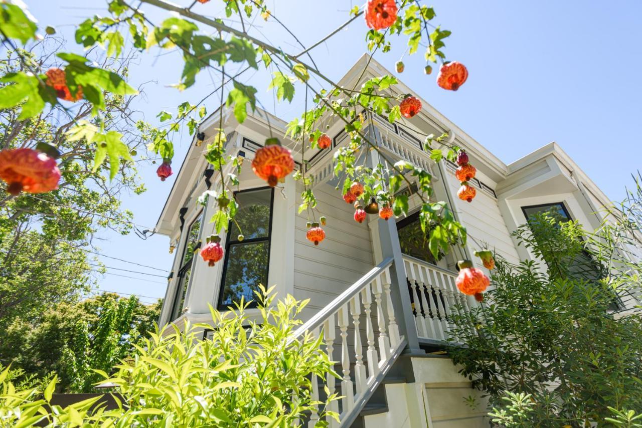 Garden Level Flat In 1885 Queen Anne Victorian Cottage In アラメダ エクステリア 写真