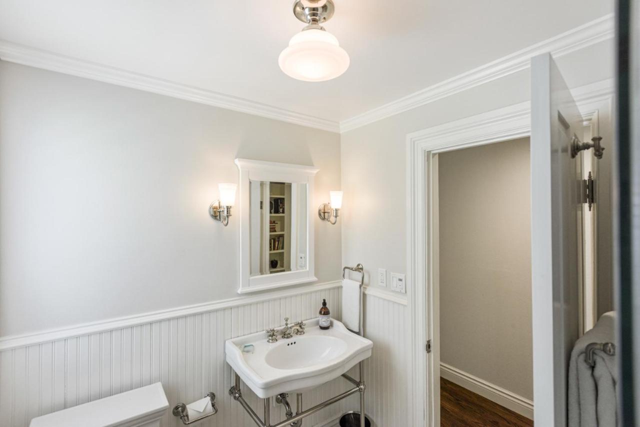 Garden Level Flat In 1885 Queen Anne Victorian Cottage In アラメダ エクステリア 写真