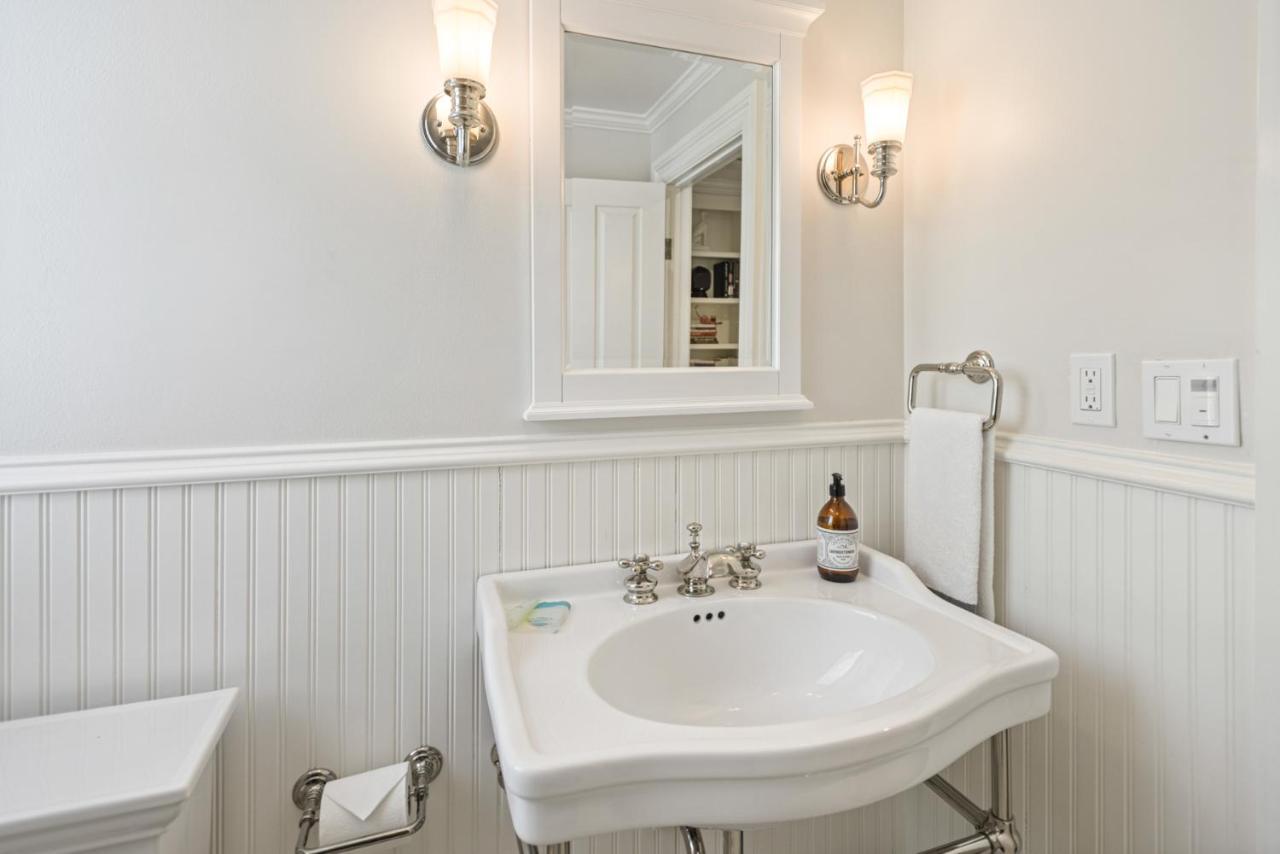 Garden Level Flat In 1885 Queen Anne Victorian Cottage In アラメダ エクステリア 写真