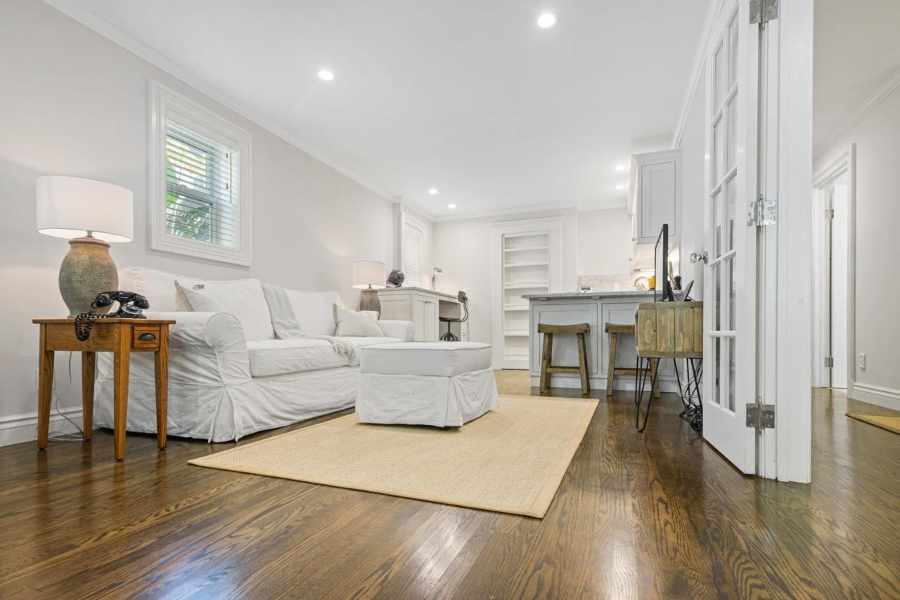 Garden Level Flat In 1885 Queen Anne Victorian Cottage In アラメダ エクステリア 写真